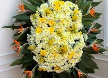 [•	Homenageie quem partiu com flores e carinho.]